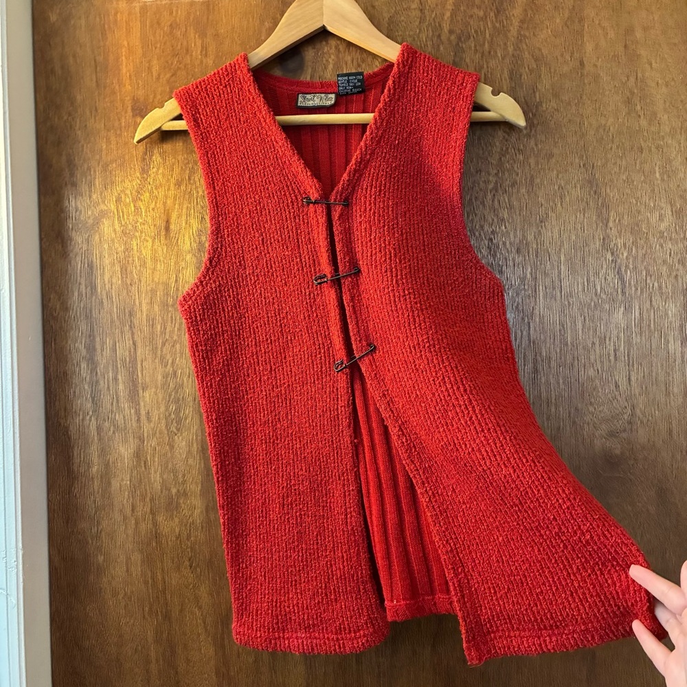 Red Ribbed Vest with Safety Pin Buttons - Picture 2 of 4